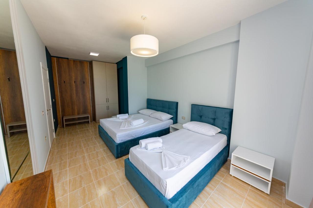 Ponari S Hotel Kryemëdhej Bagian luar foto