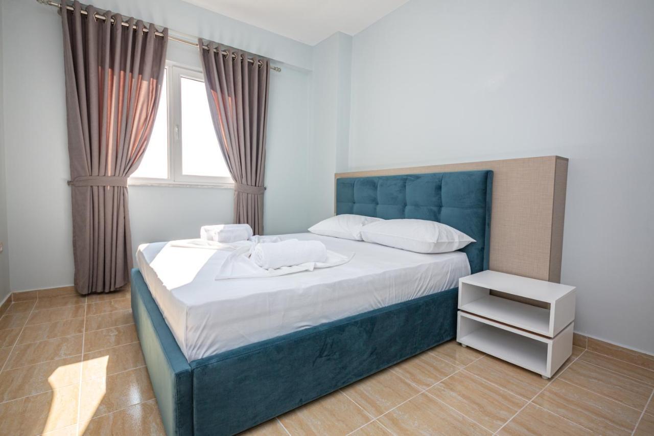 Ponari S Hotel Kryemëdhej Bagian luar foto