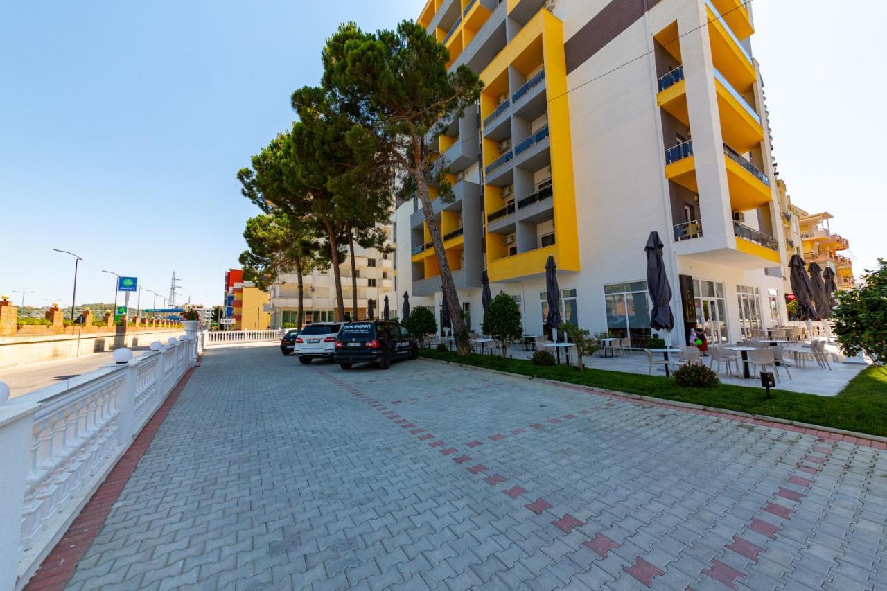 Ponari S Hotel Kryemëdhej Bagian luar foto