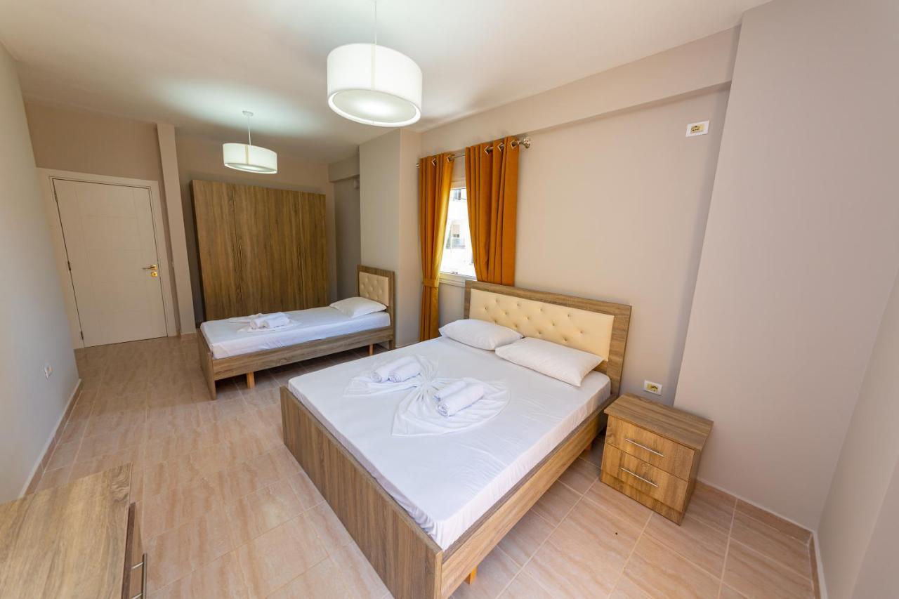 Ponari S Hotel Kryemëdhej Bagian luar foto
