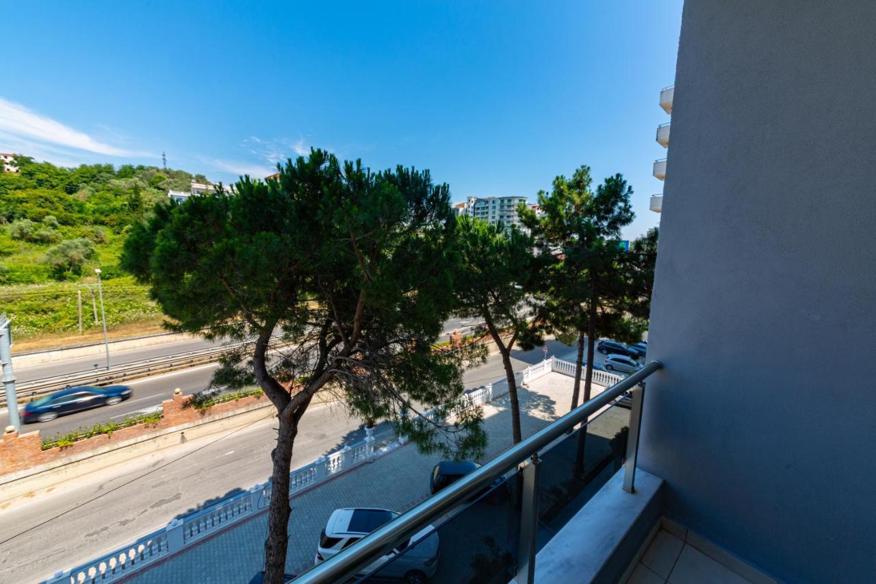 Ponari S Hotel Kryemëdhej Bagian luar foto