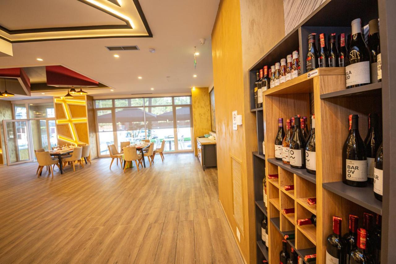 Ponari S Hotel Kryemëdhej Bagian luar foto