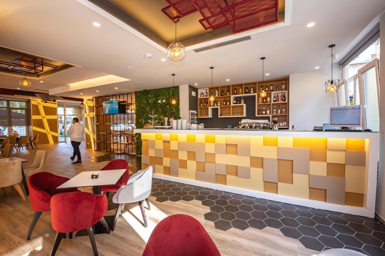 Ponari S Hotel Kryemëdhej Bagian luar foto