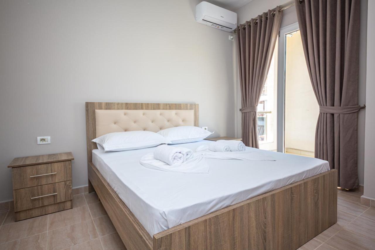 Ponari S Hotel Kryemëdhej Bagian luar foto