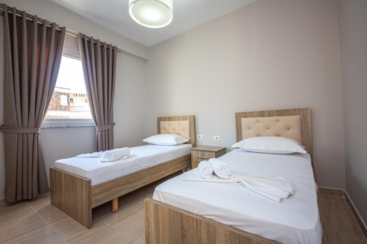 Ponari S Hotel Kryemëdhej Bagian luar foto