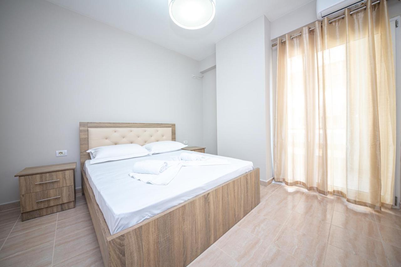 Ponari S Hotel Kryemëdhej Bagian luar foto