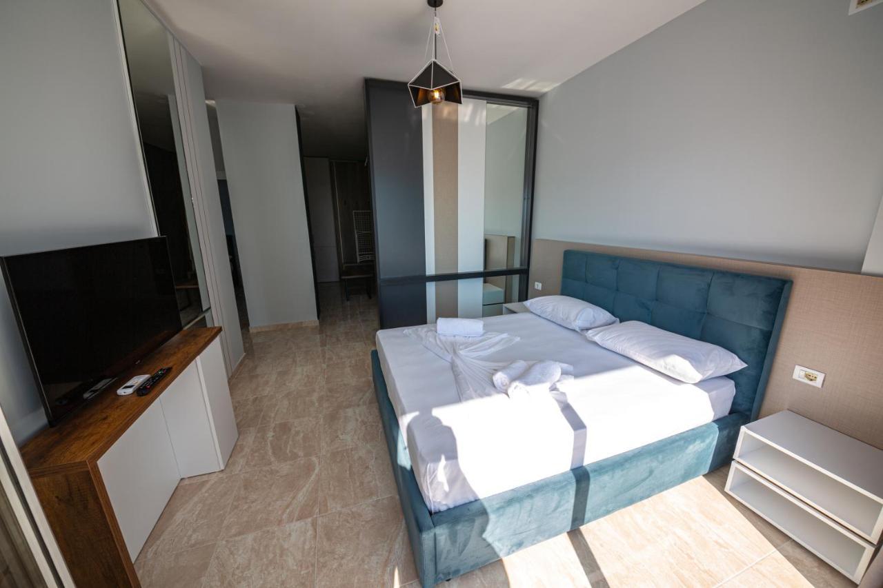 Ponari S Hotel Kryemëdhej Bagian luar foto