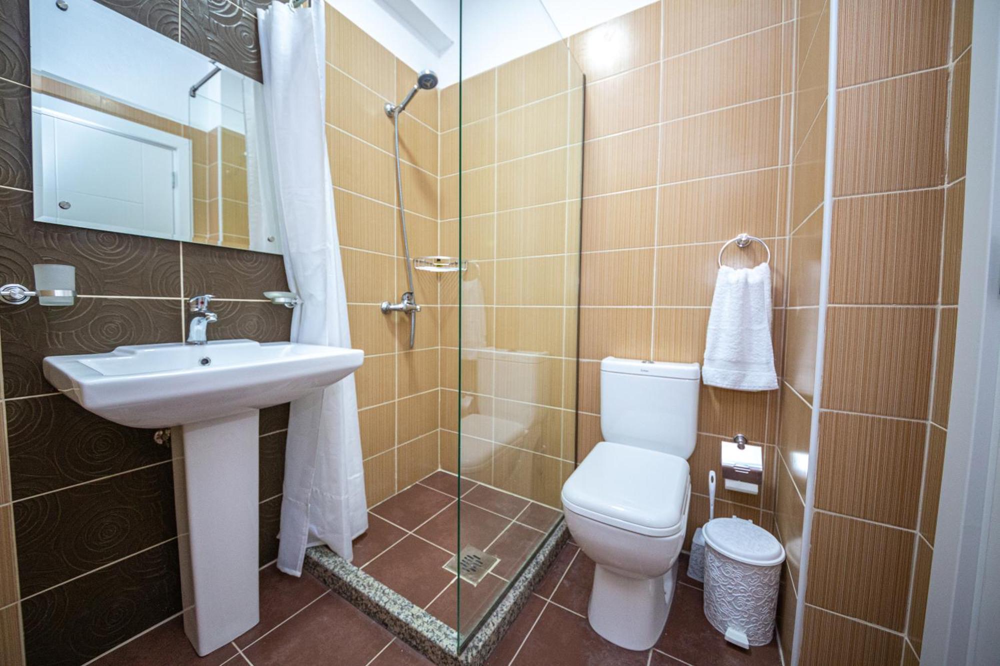 Ponari S Hotel Kryemëdhej Ruang foto